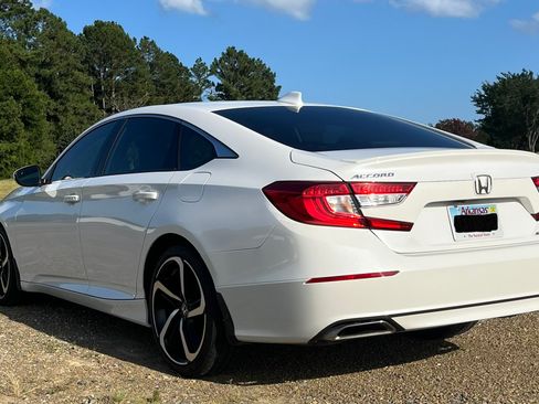 Used 2018 Honda Accord Sport image 9