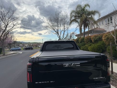 Used 2025 GMC Sierra EV Denali image 5