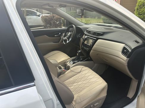 Used 2019 Nissan Rogue SL w/ Premium Package AWD/4WD image 10