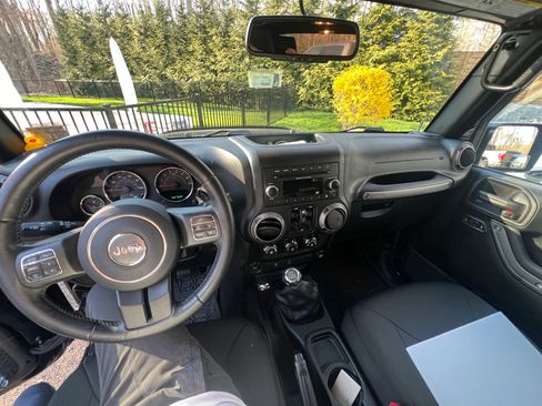 Used 2018 Jeep Wrangler Unlimited Sport S image 8