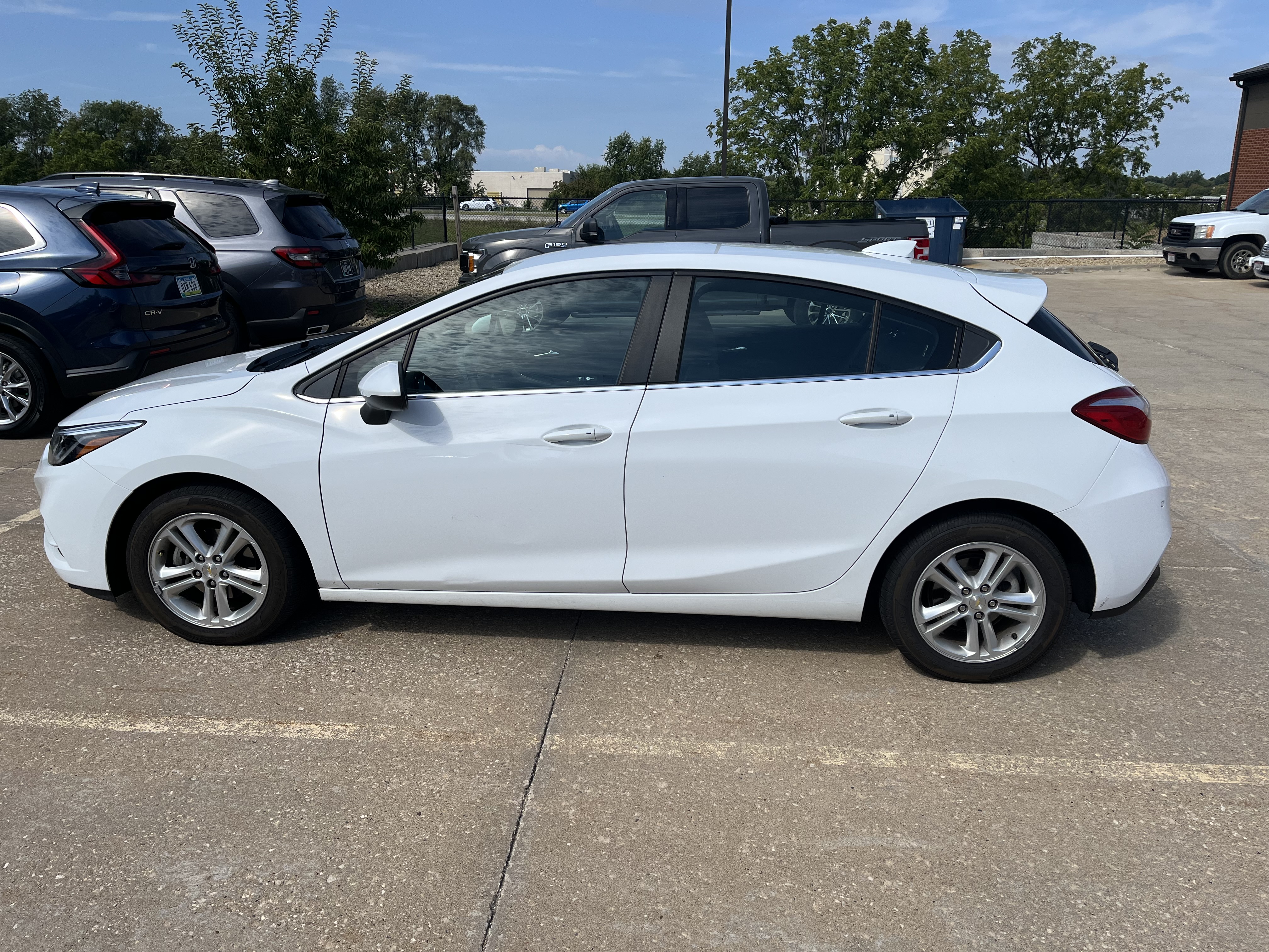 Used 2017 Chevrolet Cruze LT w/ Convenience Package FWD image 8