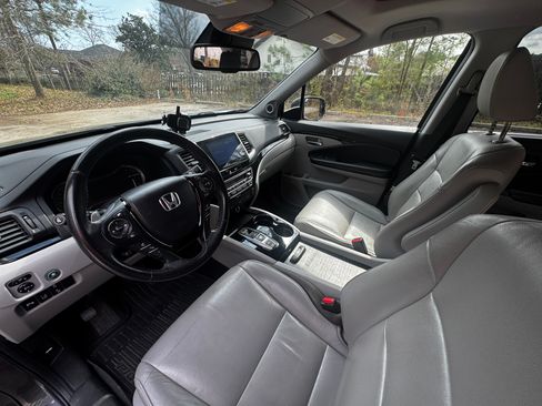 Used 2017 Honda Pilot Touring image 14