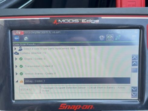 Used 2013 Chrysler 300 C image 17