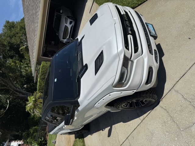 Used 2019 RAM 1500 Laramie RWD image 1