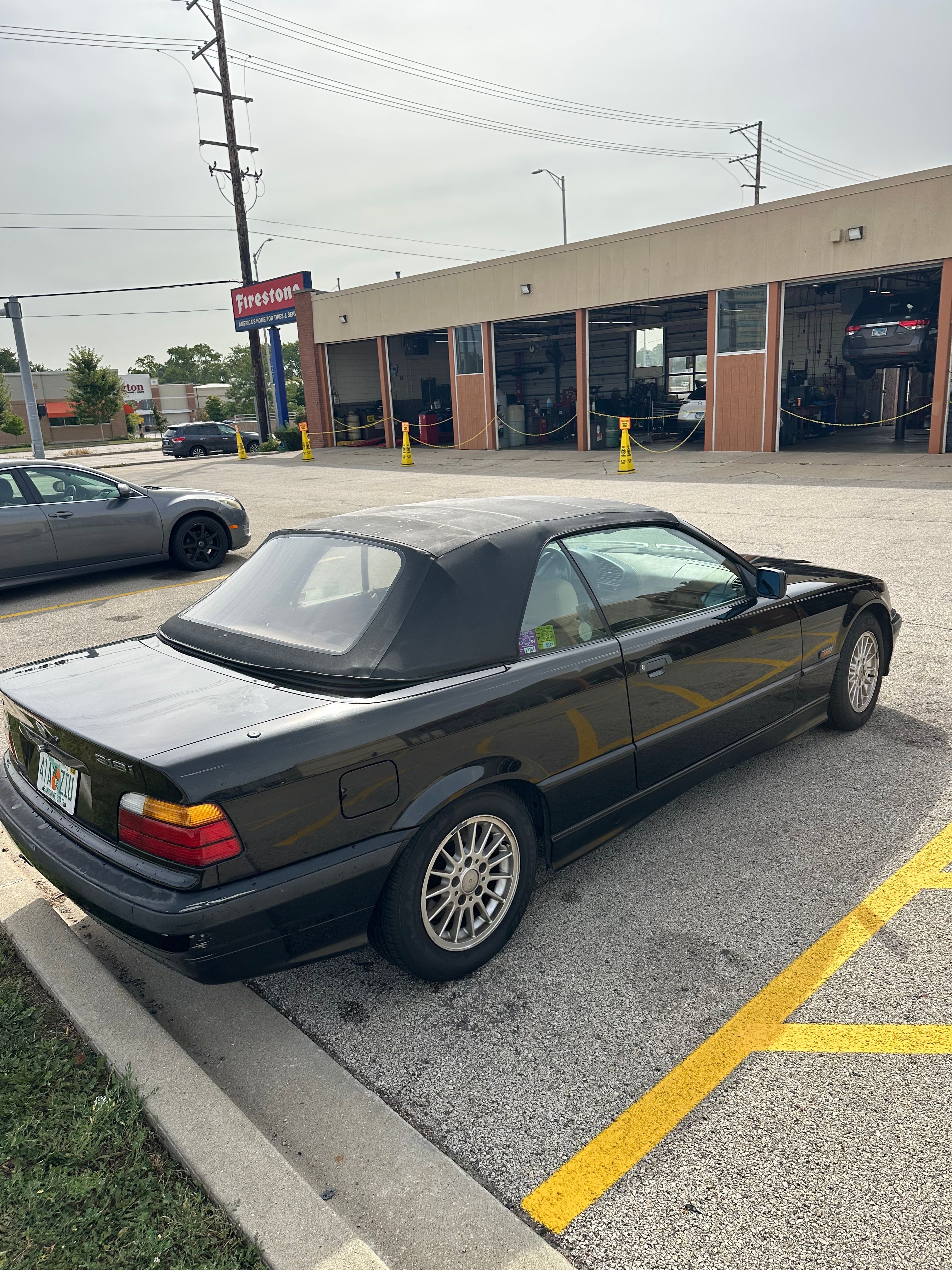 Used 1996 BMW 318i Convertible RWD image 1