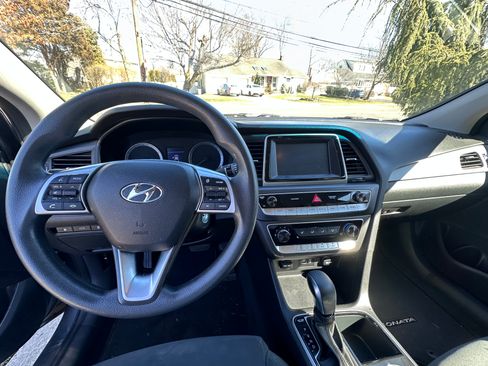 Used 2019 Hyundai Sonata SE w/ Cargo Package image 11
