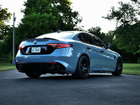 Used 2018 Alfa Romeo Giulia Quadrifoglio w/ Driver Assist Dynamic Package image 21