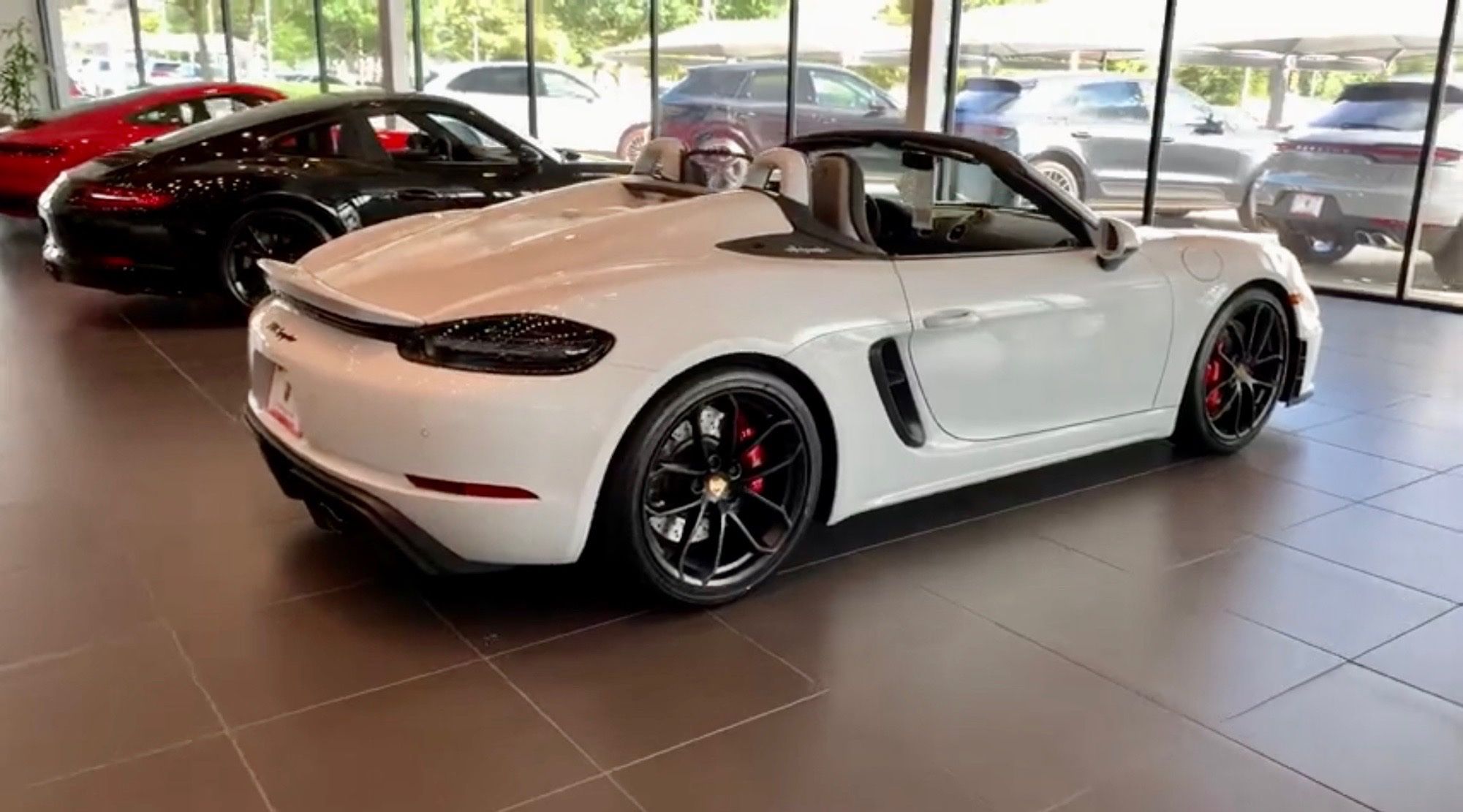 Used 2020 Porsche 718 Boxster Spyder RWD image 19