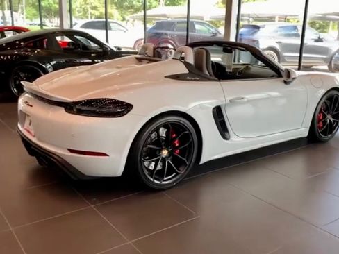 Used 2020 Porsche 718 Boxster Spyder RWD image 20