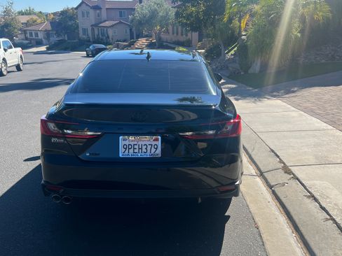 Used 2025 Toyota Camry SE image 2