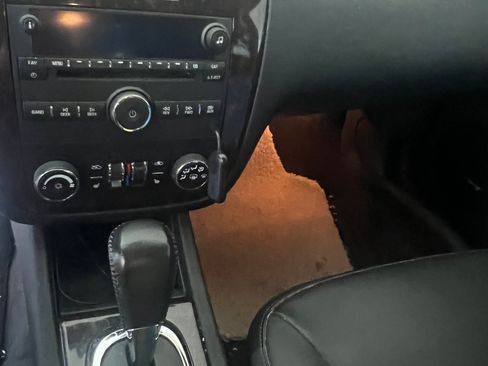 Used 2013 Chevrolet Impala LTZ FWD image 30