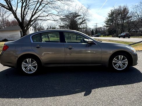 Used 2011 INFINITI G37 x Sedan w/ Premium Pkg image 4