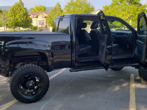 Used 2012 GMC Sierra 2500 Denali w/ Suspension Package, Off-Road AWD/4WD image 6