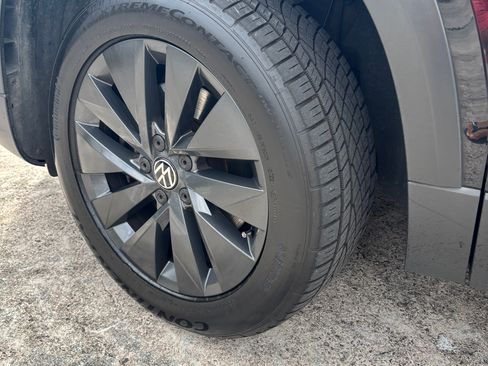 Used 2022 Volkswagen Taos S image 11