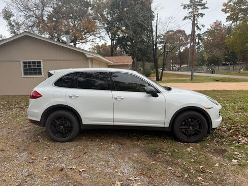 Used 2014 Porsche Cayenne Platinum Edition image 4