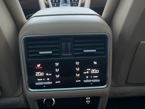 Used 2021 Porsche Cayenne E-Hybrid AWD/4WD image 18