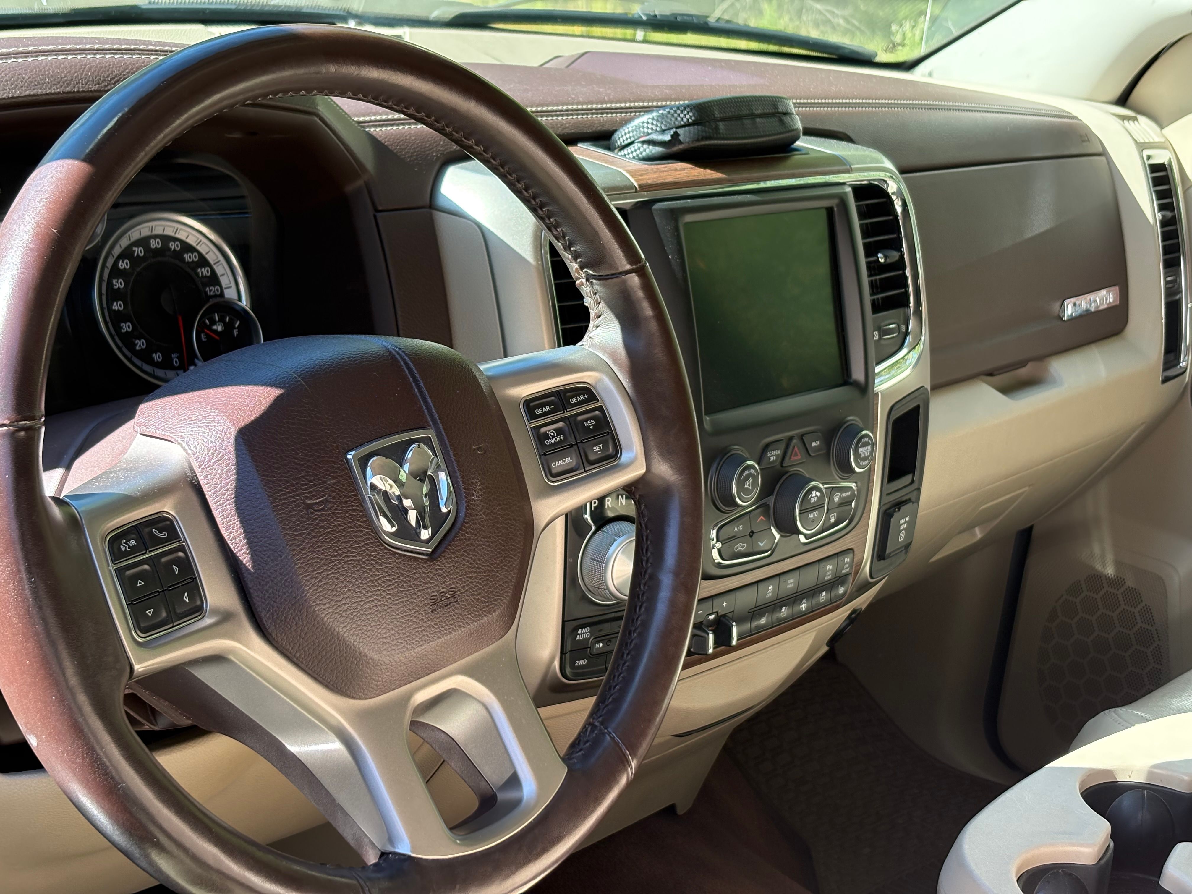 Used 2014 RAM 1500 Laramie w/ Convenience Group AWD/4WD image 9