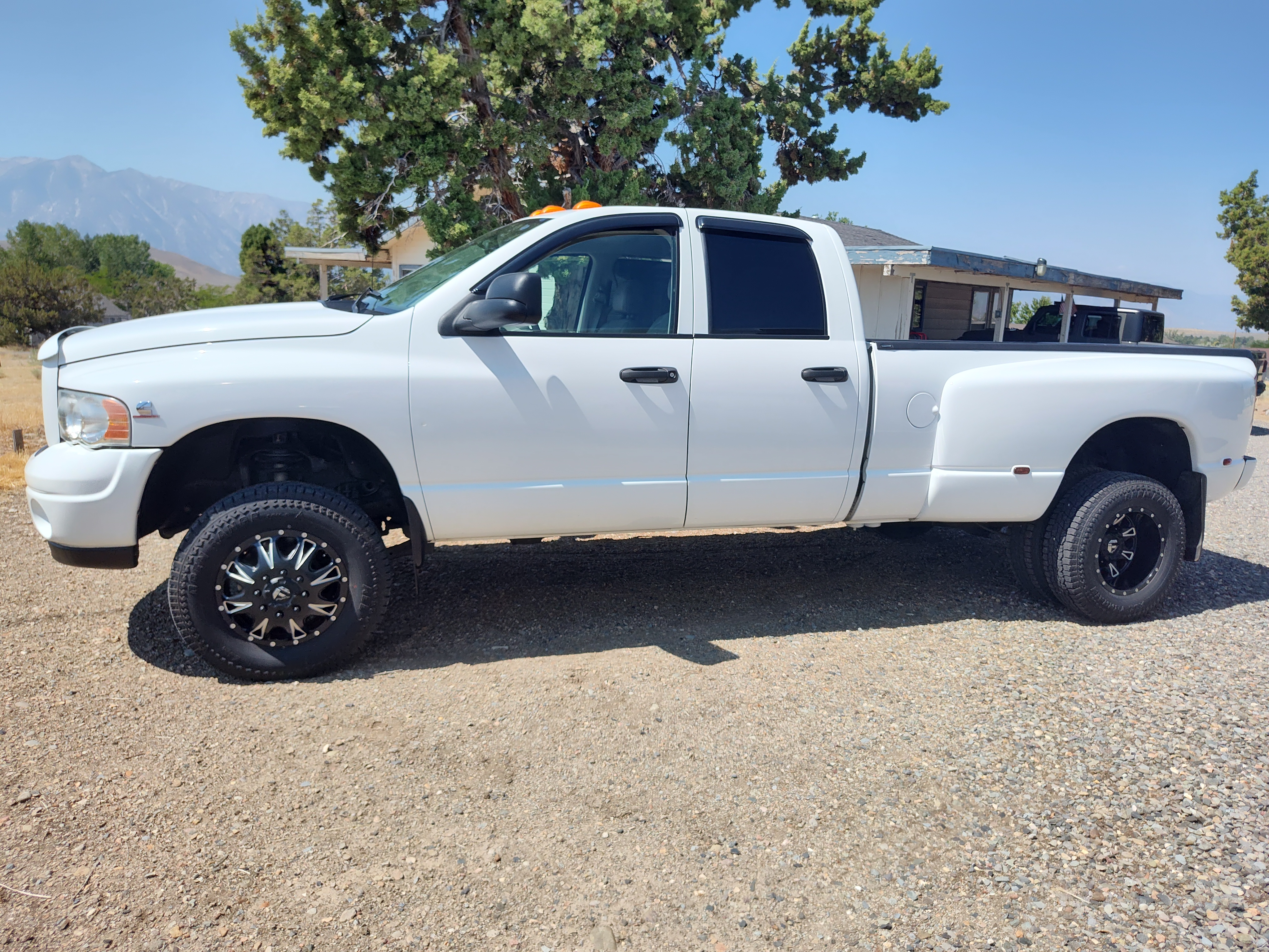 Used 2004 Dodge Ram 3500 Truck SLT w/ Sport Appearance Group AWD/4WD image 2