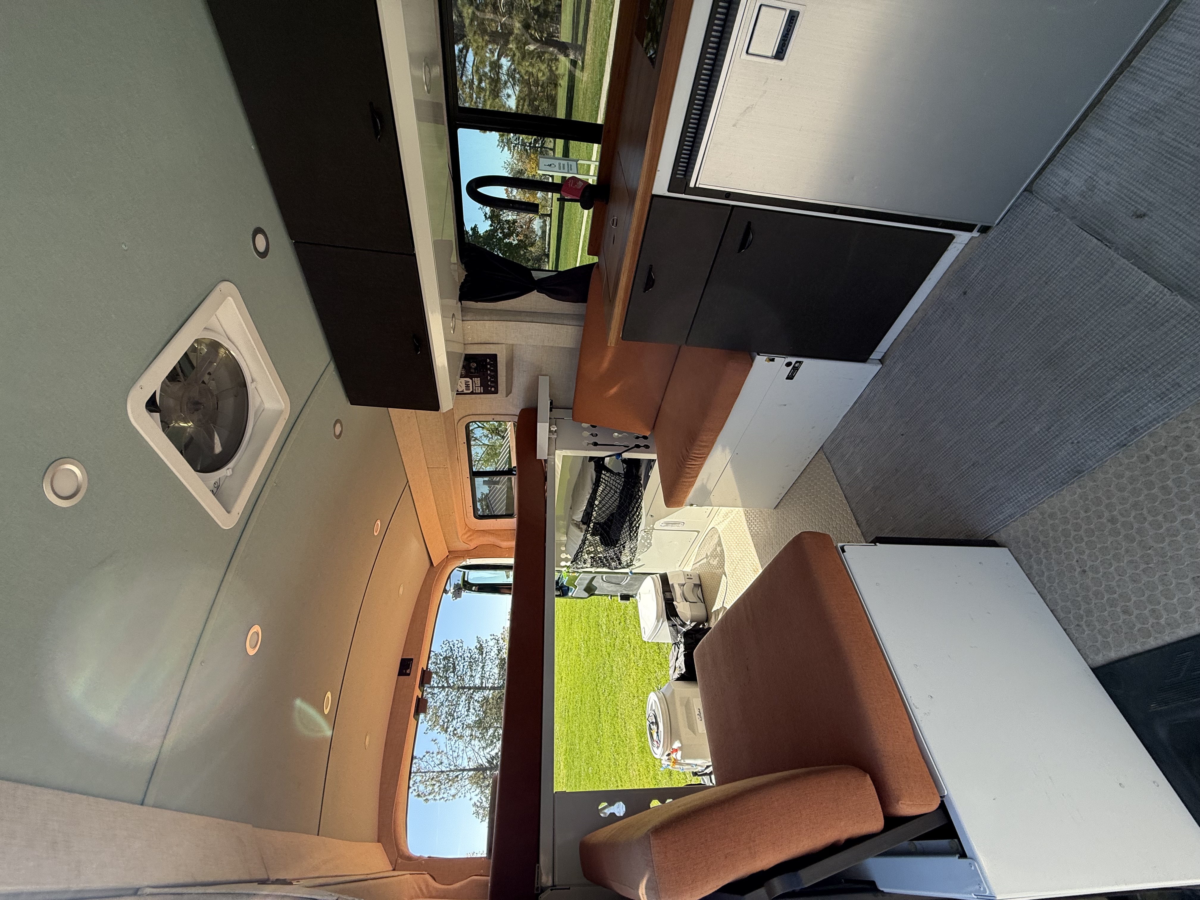 Used 2020 Ford Transit 250 Medium Roof AWD image 8