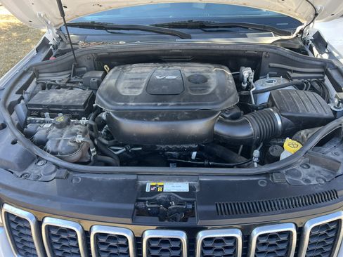 Used 2018 Jeep Grand Cherokee Limited image 11