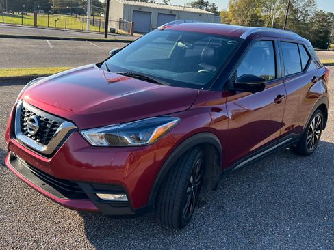 Used 2019 Nissan Kicks SR w/ SR Premium Package image 5