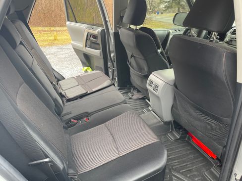 Used 2012 Toyota 4Runner SR5 w/ Convenience Pkg image 11