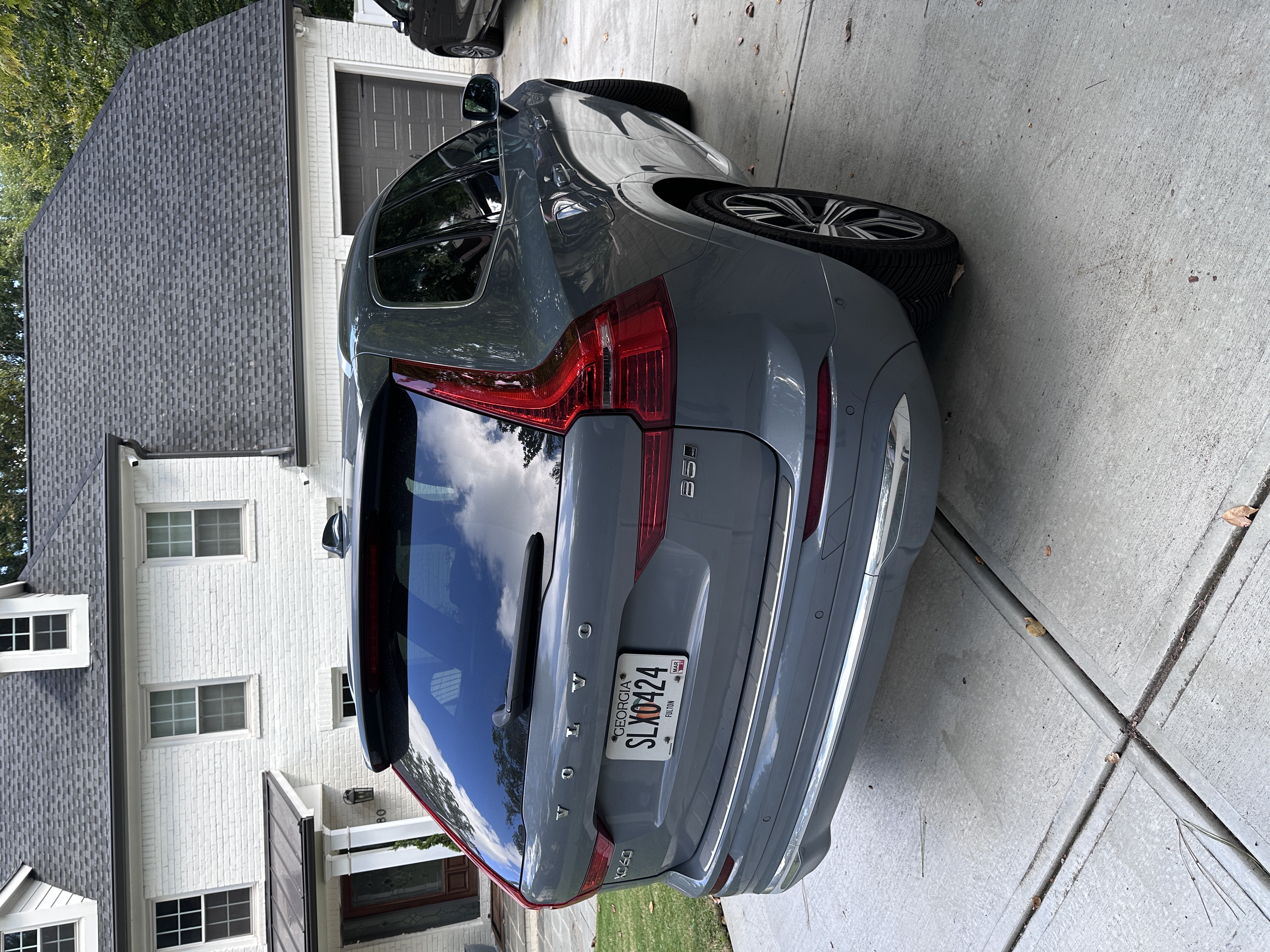 Used 2023 Volvo XC60 B5 Plus w/ Climate Package AWD/4WD image 2