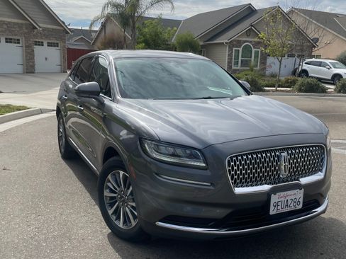 Used 2022 Lincoln Nautilus FWD w/ Premium Package image 19