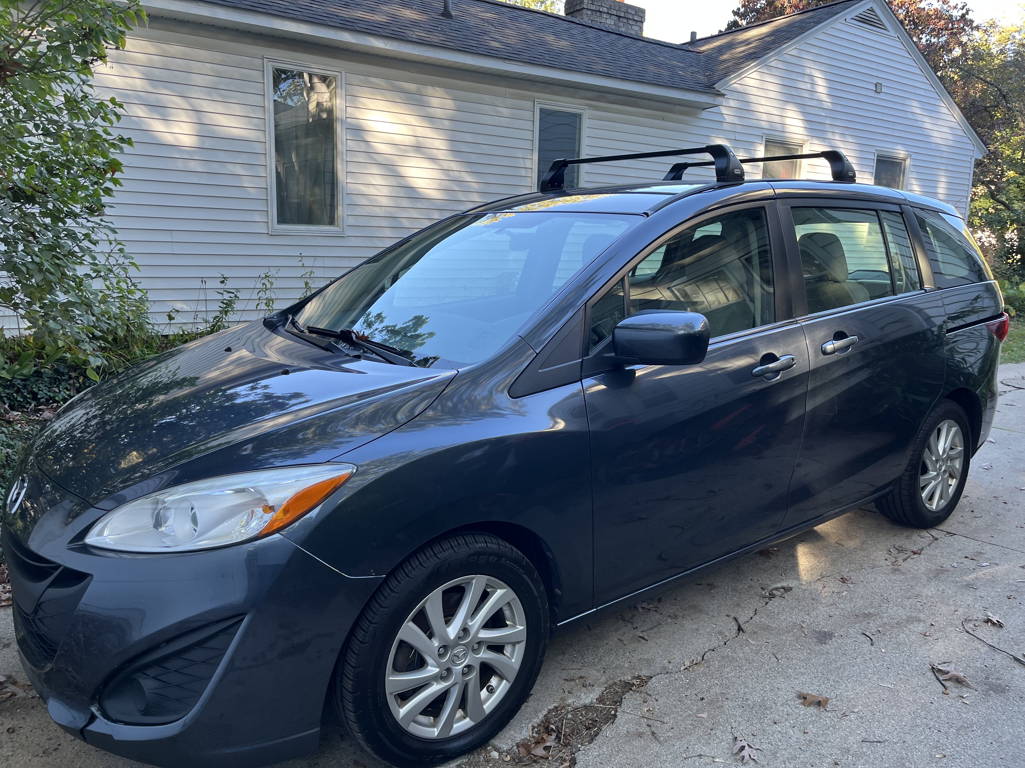 Used 2012 MAZDA MAZDA5 Sport FWD image 2