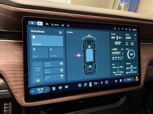 Used 2024 Rivian R1T Adventure image 8