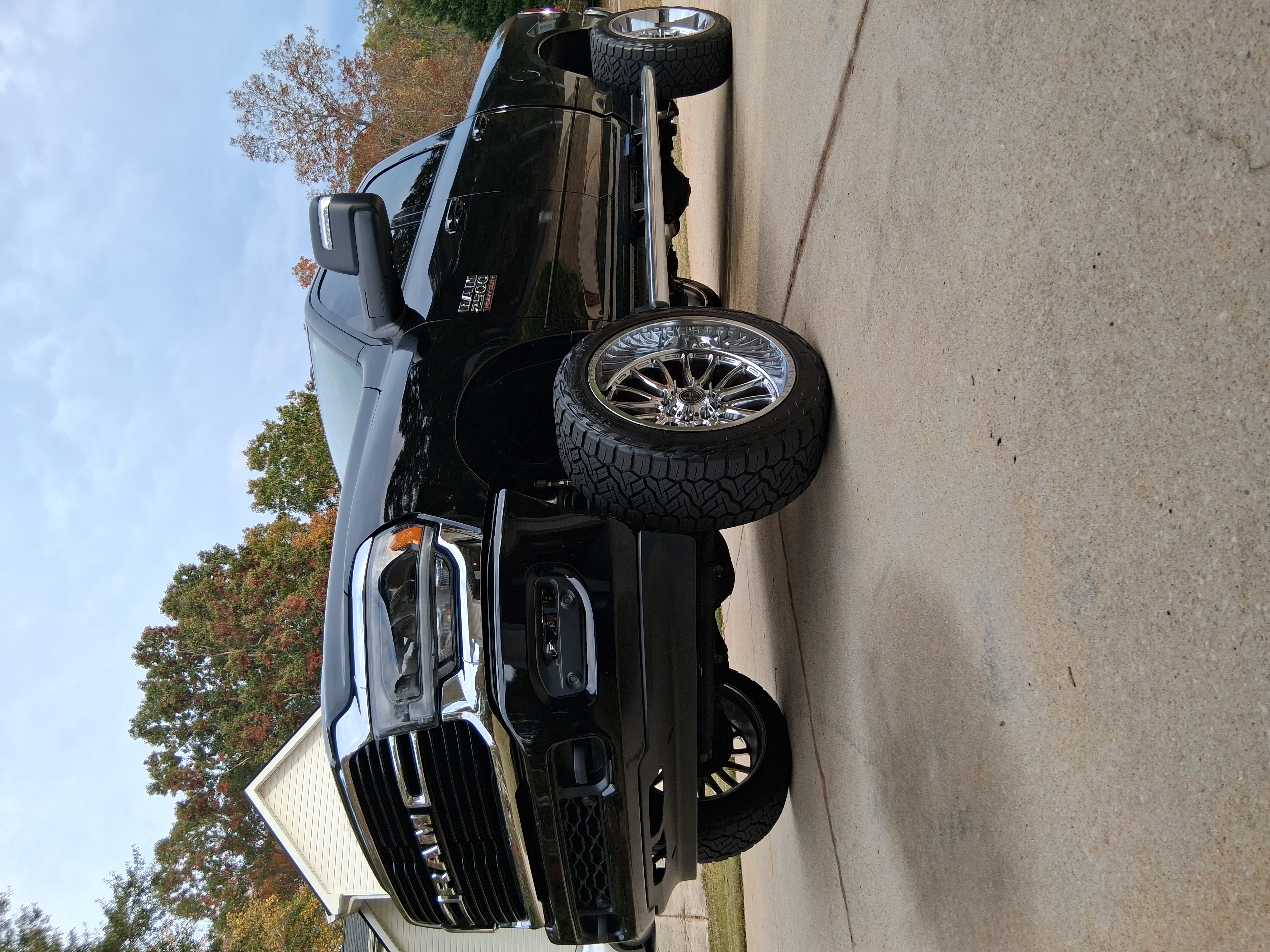 Used 2024 RAM 2500 Laramie w/ Night Edition AWD/4WD image 4