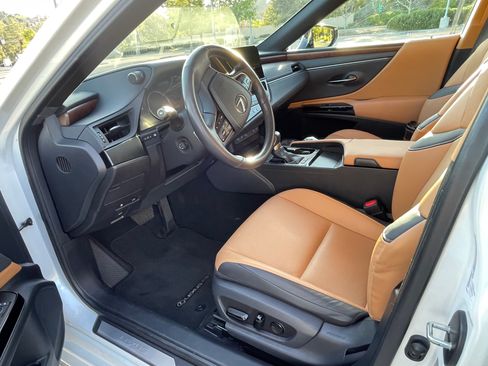 Used 2023 Lexus ES 300h w/ Premium Package image 6