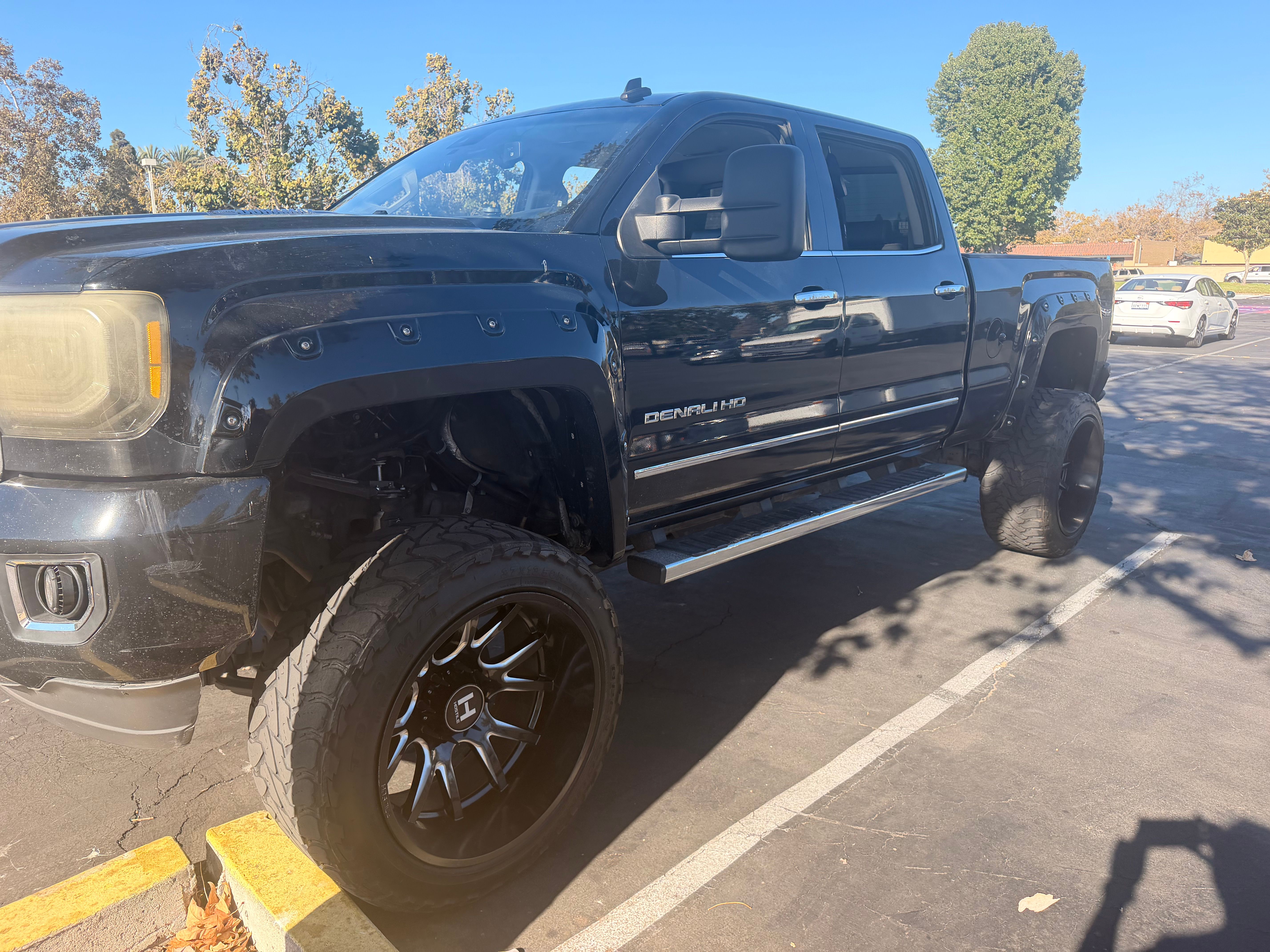 Used 2015 GMC Sierra 2500 Denali w/ Duramax Plus Package AWD/4WD image 18