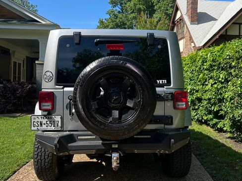 Used 2016 Jeep Wrangler Unlimited Rubicon w/ Connectivity Group AWD/4WD image 5