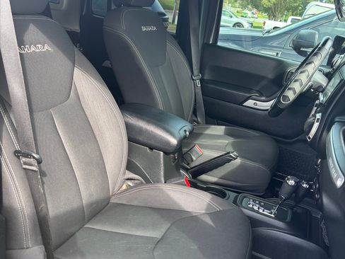 Used 2018 Jeep Wrangler Unlimited Sahara AWD/4WD image 10