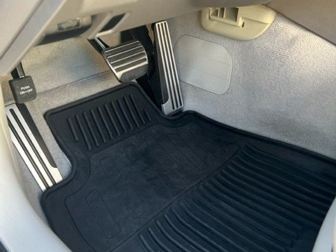 Used 2010 INFINITI G37 Journey w/ Premium Pkg image 8