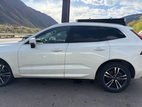 Used 2020 Volvo XC60 T5 Momentum image 4