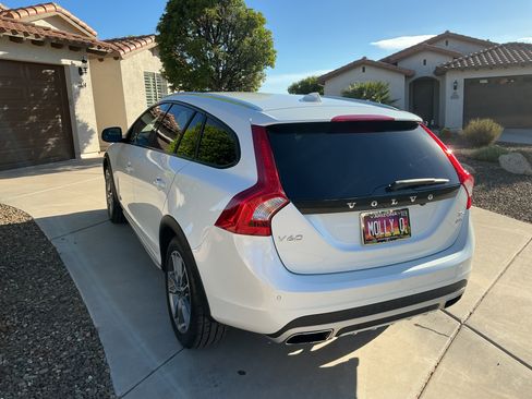 Used 2018 Volvo V60 T5 Cross Country w/ Convenience Package AWD/4WD image 9