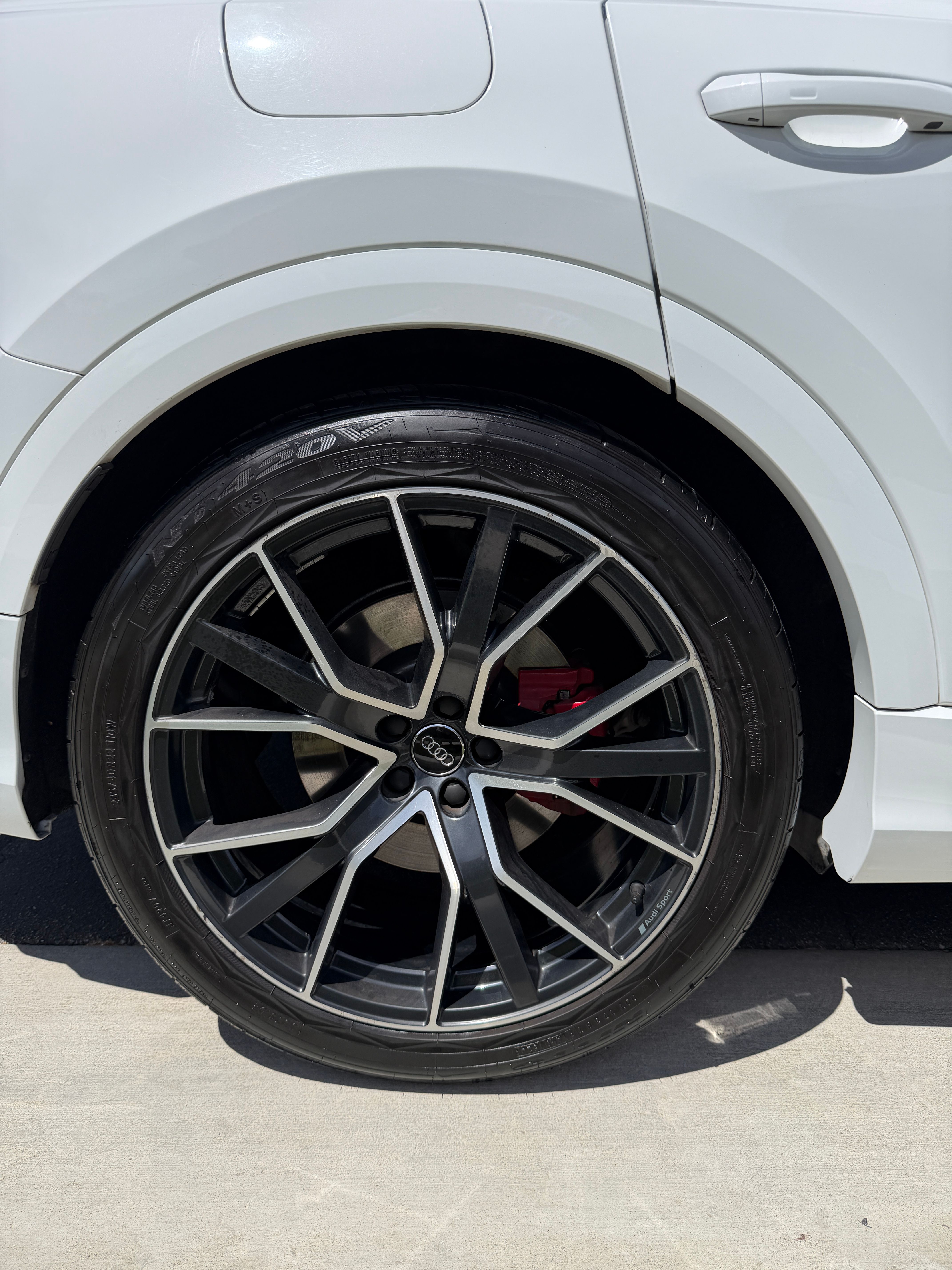 Used 2019 Audi Q8 Premium Plus w/ Premium Plus AWD/4WD image 17