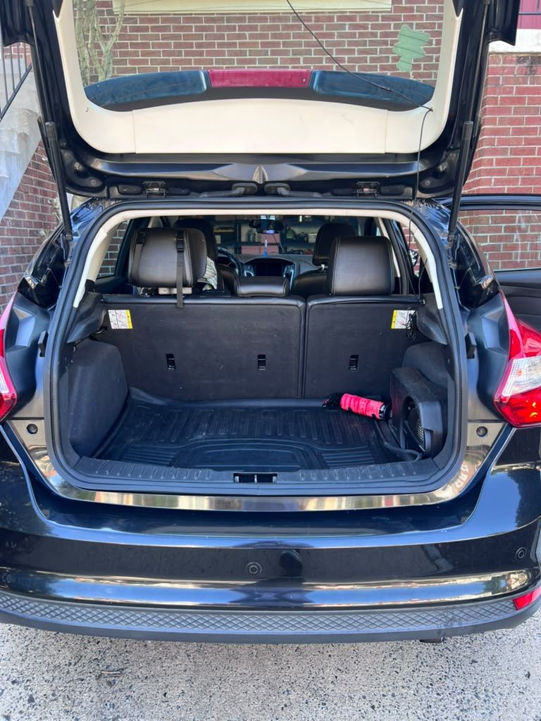 Used 2013 Ford Focus Titanium FWD image 4