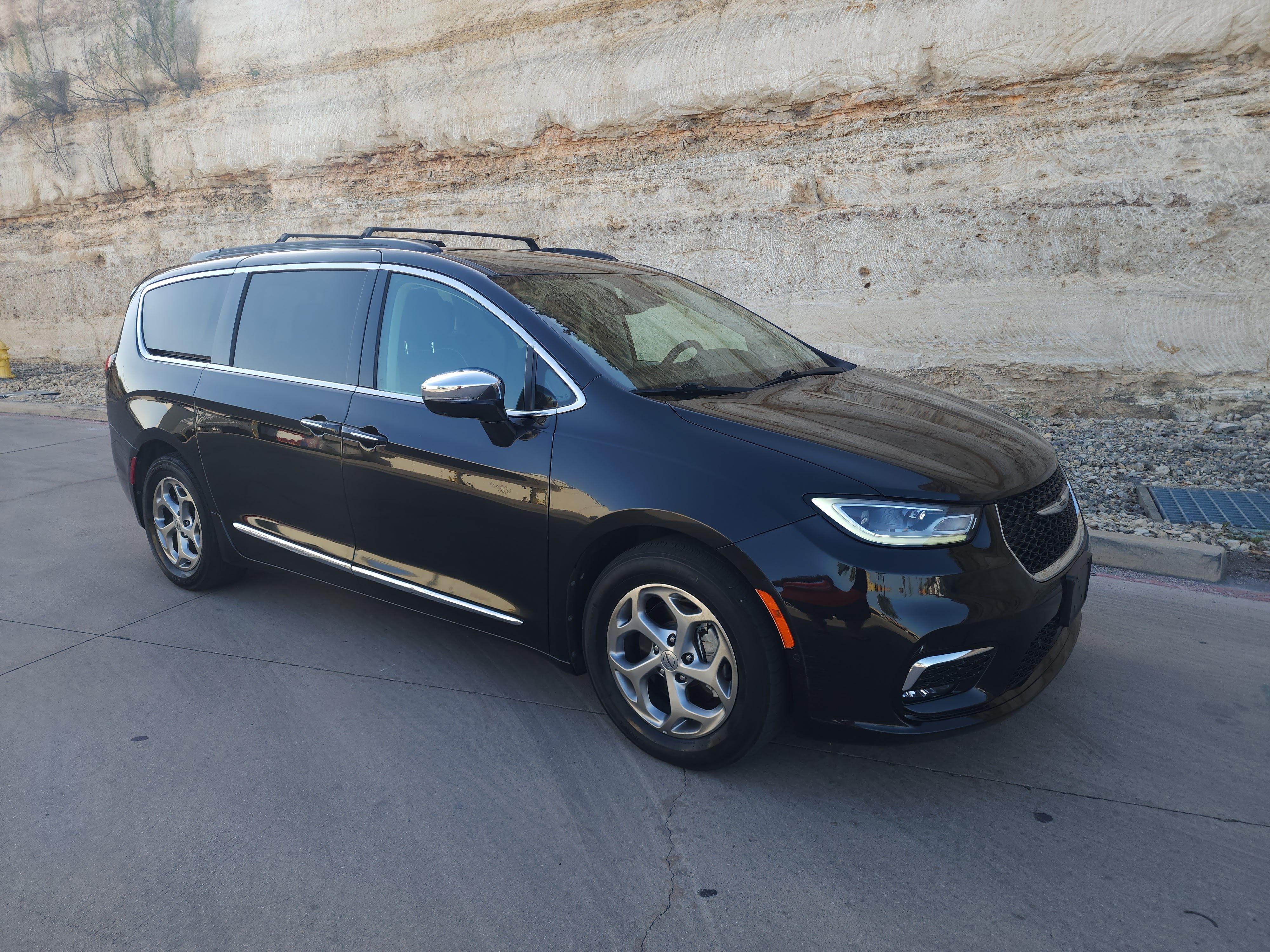 Used 2022 Chrysler Pacifica Limited FWD image 5
