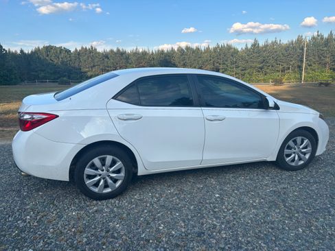 Used 2016 Toyota Corolla LE FWD image 2