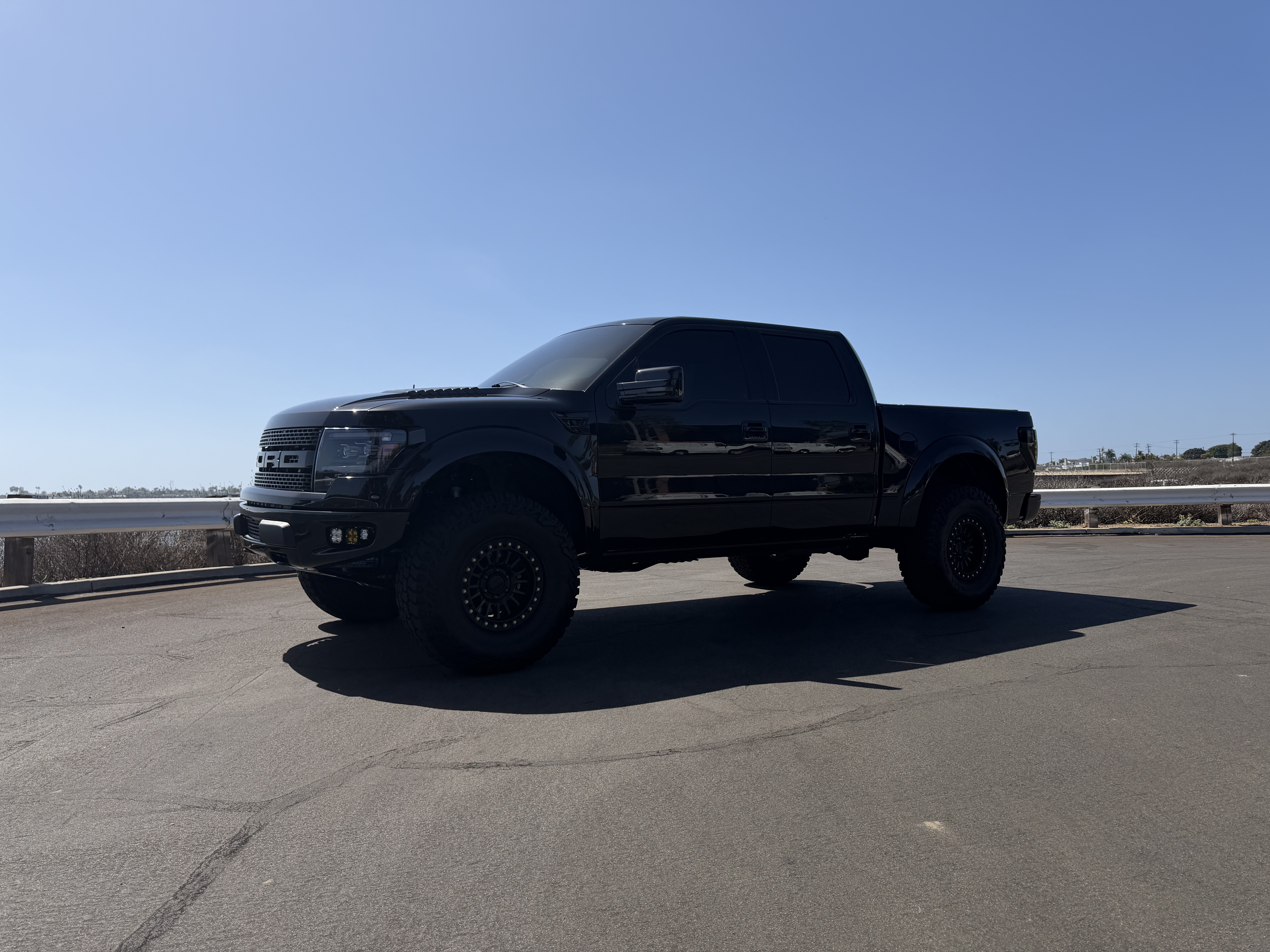 Used 2014 Ford F150 Raptor w/ Equipment Group 801A Luxury AWD/4WD image 2