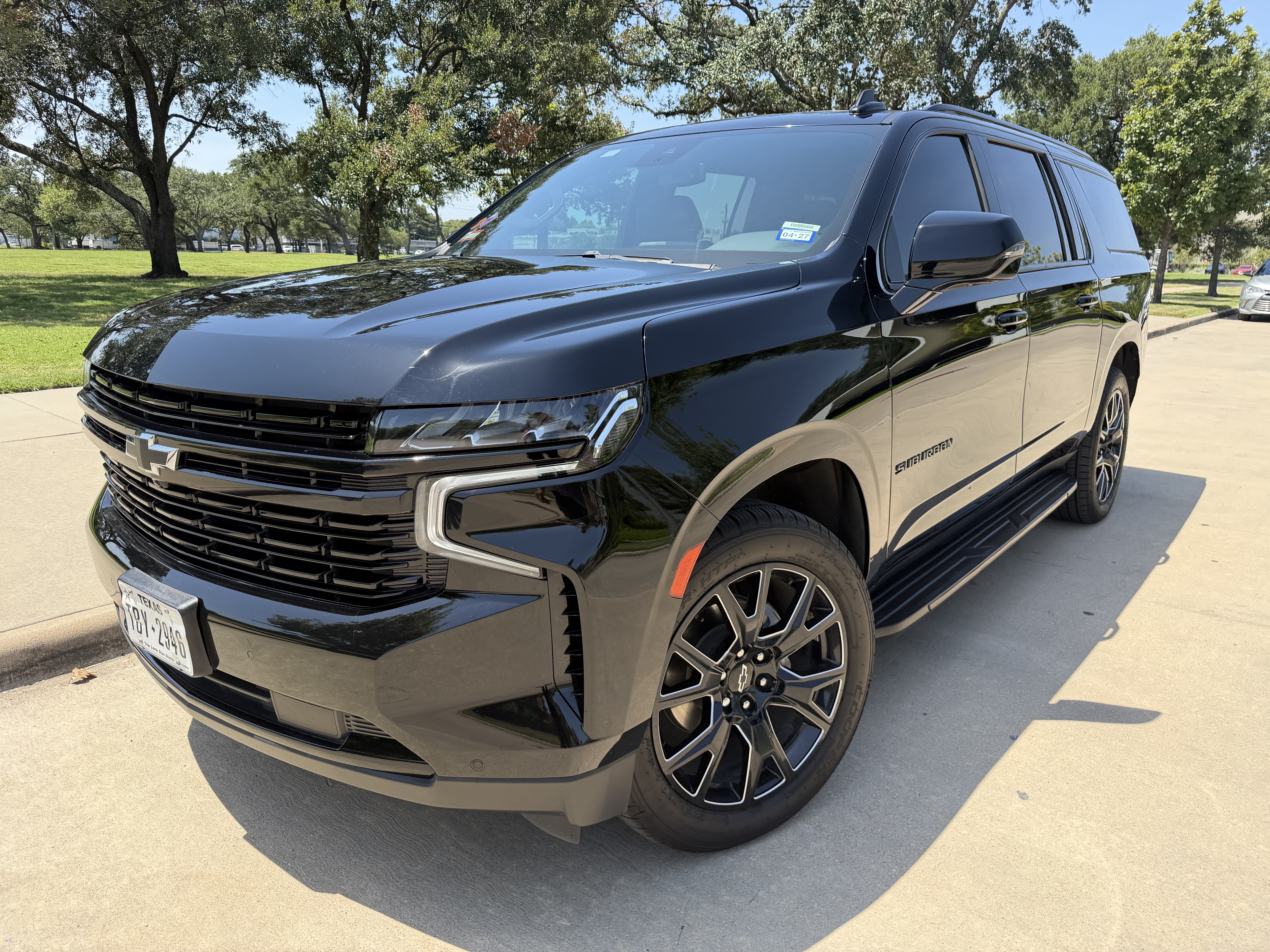 Used 2023 Chevrolet Suburban RST w/ Luxury Package RWD image 2