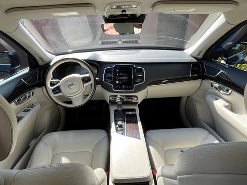 Used 2016 Volvo XC90 T6 Momentum w/ Momentum Plus Package AWD/4WD image 15