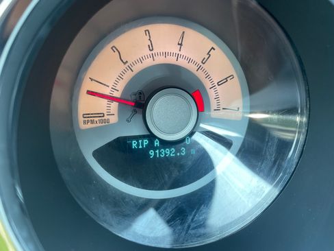 Used 2010 Ford Mustang Convertible image 8