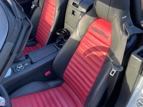 Used 2018 FIAT 124 Spider Abarth w/ Convenience Group RWD image 17