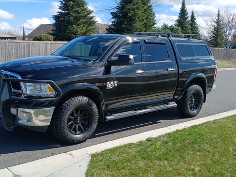 Used 2019 RAM 1500 Laramie w/ Cold Weather Group AWD/4WD image 2