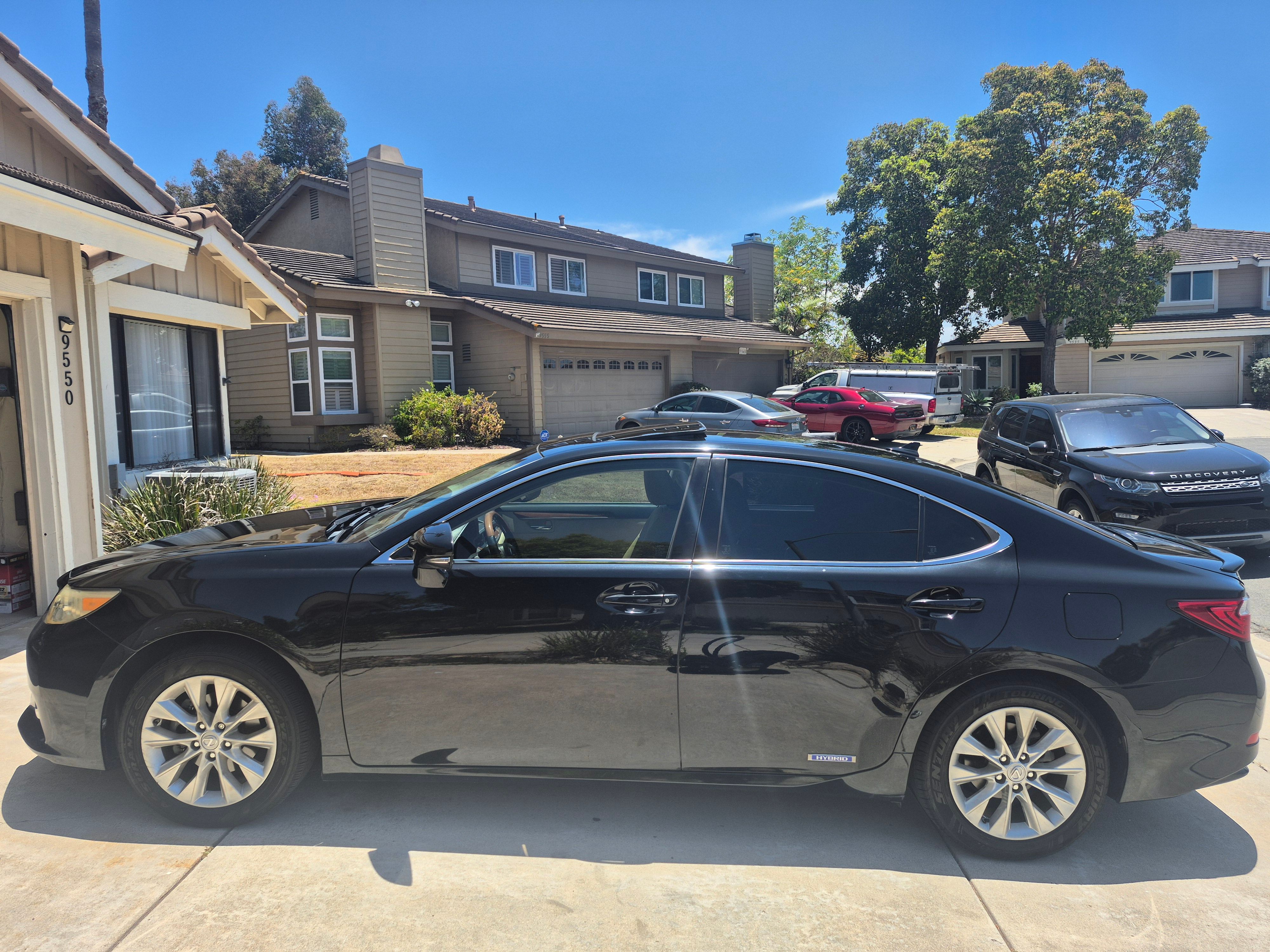 Used 2014 Lexus ES 300h w/ Premium Package w/Bamboo Trim FWD image 14