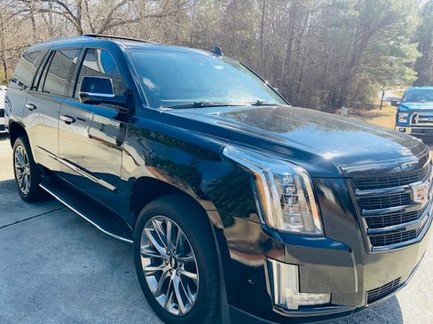 Used 2020 Cadillac Escalade Luxury w/ Escalade Sport Edition image 20